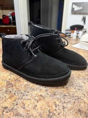 UGG Men's Black Suede Chukka Boots Size 9